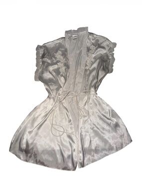 Silky White Lace-Trim Robe with Floral Detail